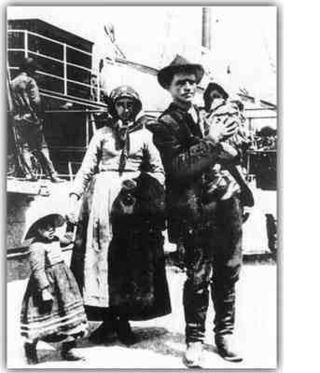 famille arriavnt au port de Buenos Aires à la fin du XIXème siècle