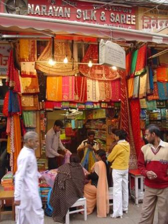 sari-market.jpg